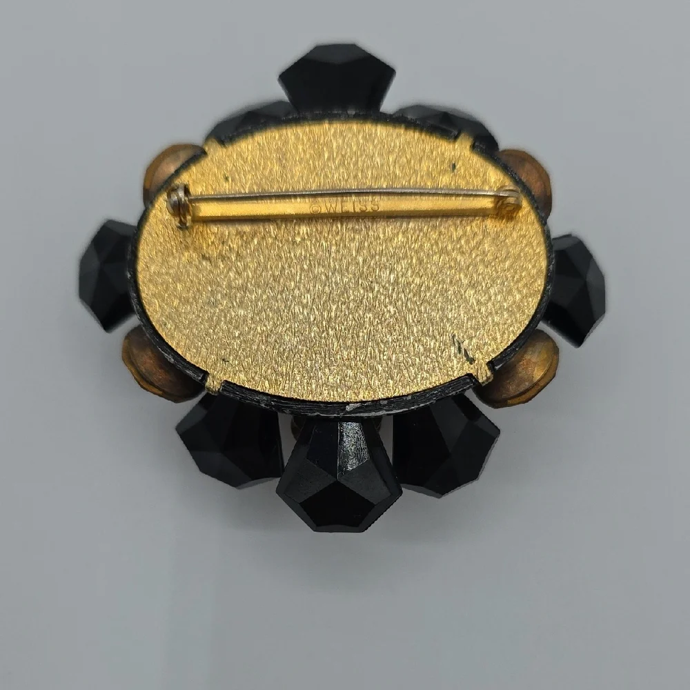 Albert Weiss elegant brooch